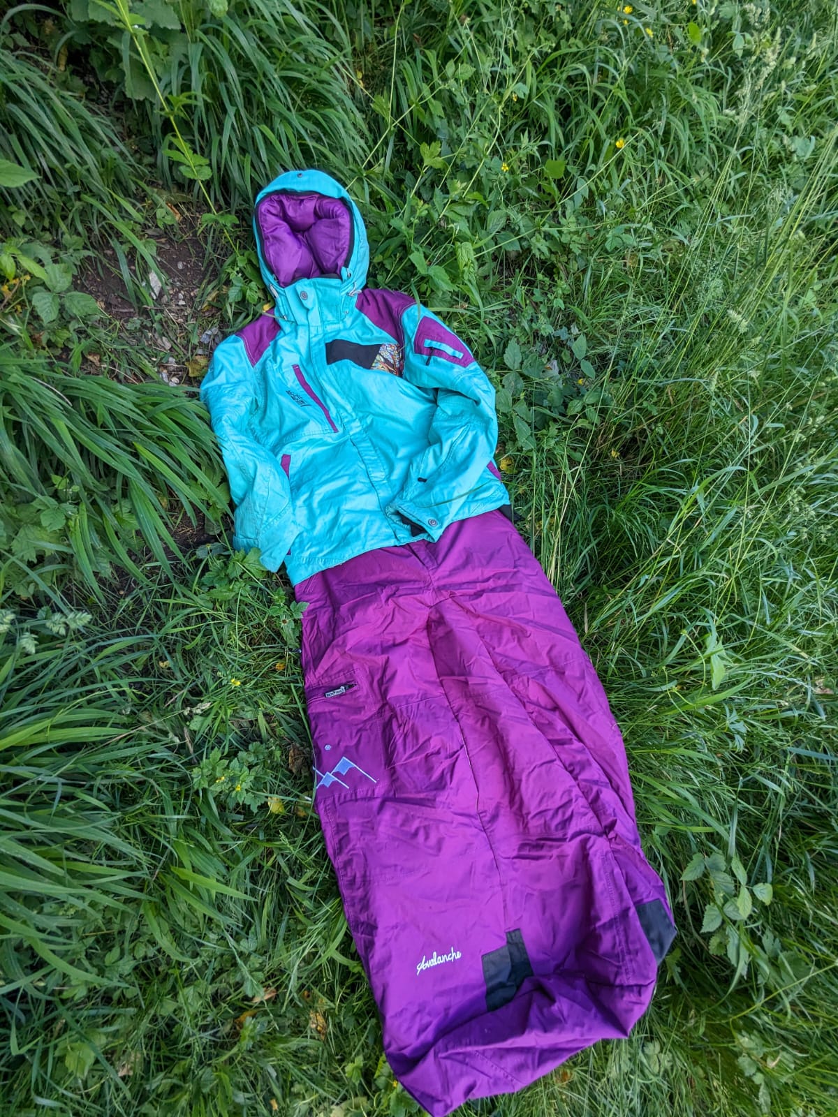 Street bag prototype laid out on the grass